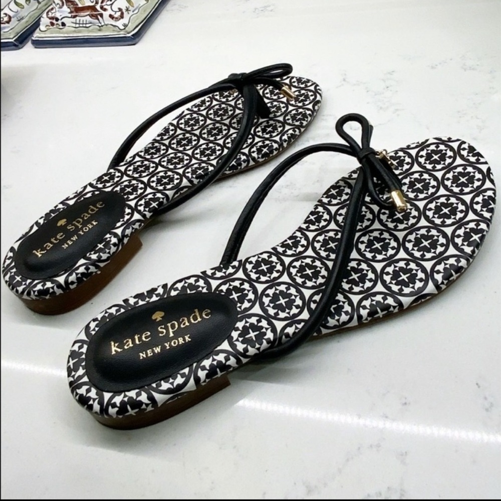 Kate Spade Bow Charm Flip Flops - Picture 6 of 7